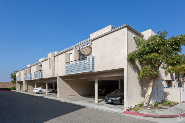 Building Photo - Lido Apartments - 101-197 N Ridgeway