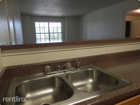 Fotografía del edificio - 6501 Shady Oaks Manor Dr