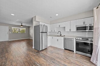 Building Photo - 1560 Colonial Blvd