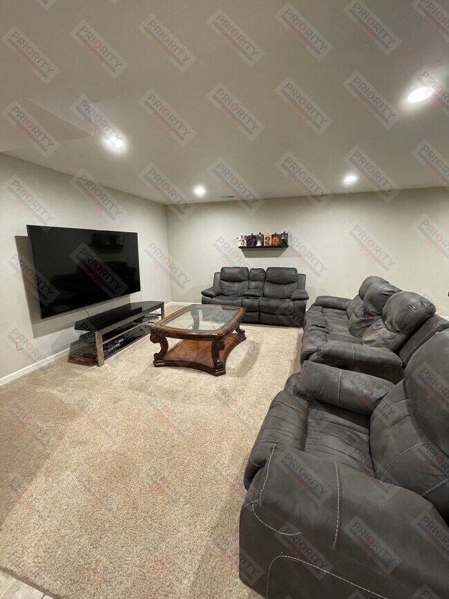 Building Photo - 5 bedroom 4 bath Executive Home for Rent