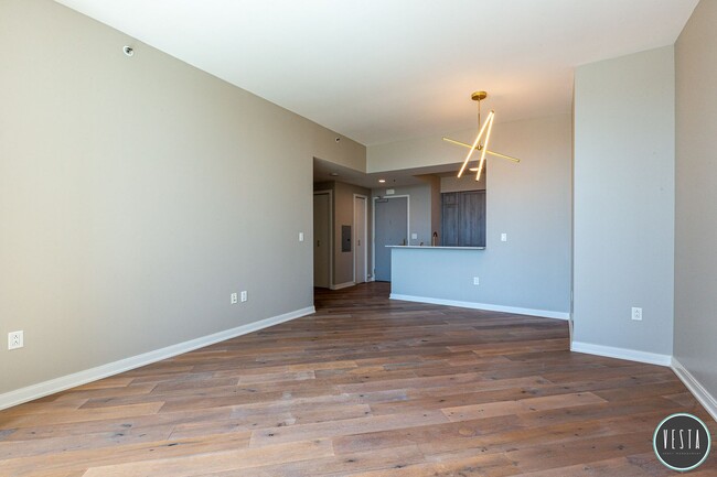 Foto del edificio - ELEGANT CITY 1BD/1BA RETREAT WITH SKYLINE ...