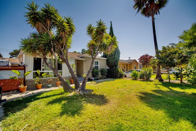 Building Photo - Terrific Home with All the upgrades.