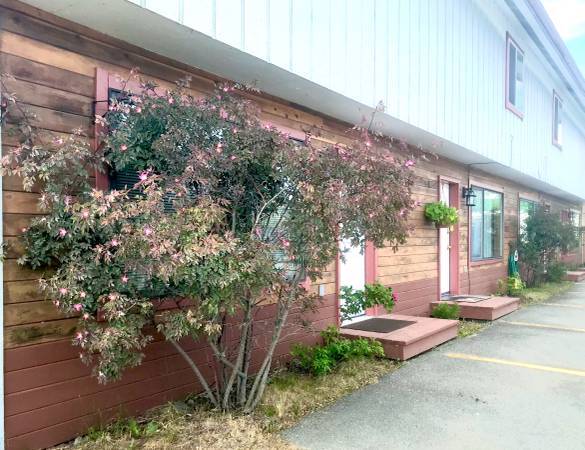 Building Photo - 130 Sprucewood Dr
