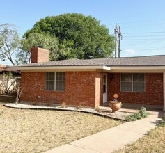 Building Photo - 858 Vista Ln