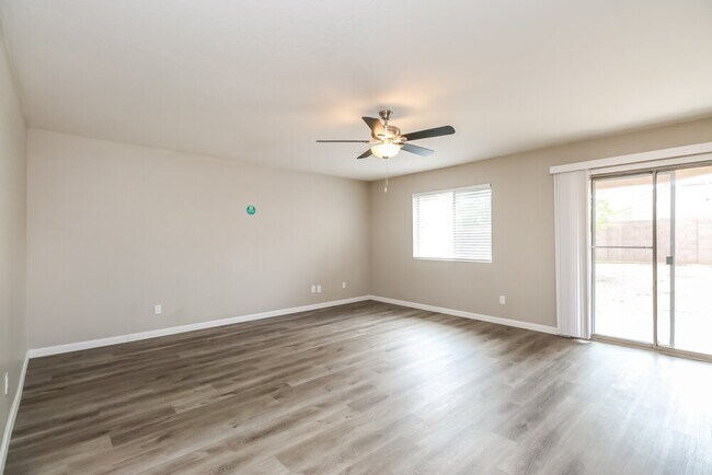 Foto del edificio - 2297 W Camp River Rd