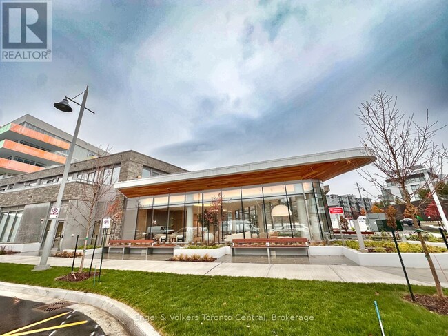 Photo du bâtiment - 333 Sunseeker Ave