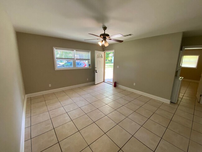 Foto del edificio - 2/1 Duplex off N. Monroe