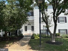 Building Photo - 8 Gurteen Ct