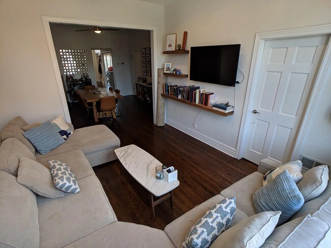 Foto del edificio - 2211 W North Ave