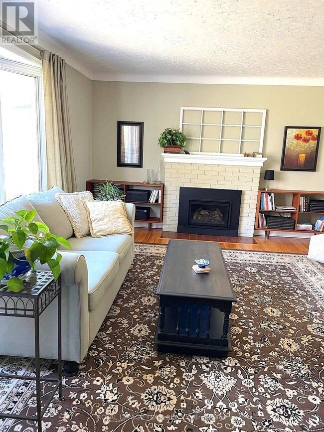 Photo du bâtiment - 1052 Fisher Ave