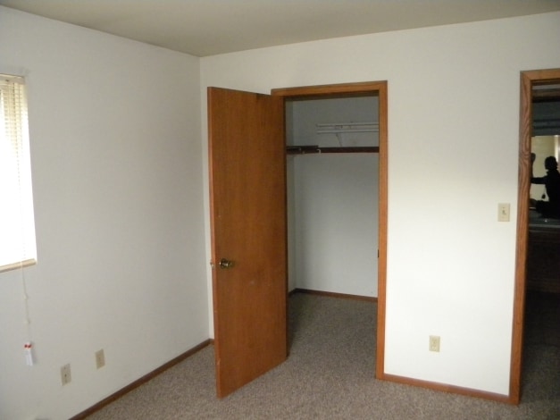 Building Photo - 822-824 Weslyn Ct