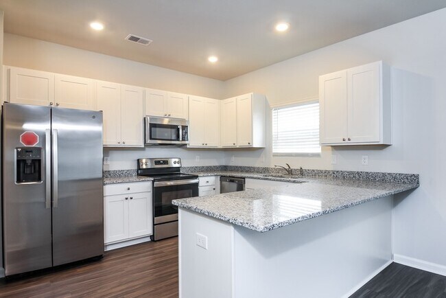 Building Photo - Beautiful 4 Bedroom in Myrtle Beach