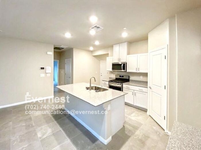 Foto principal - 1-Story Smart Home with Chef-Style Kitchen...