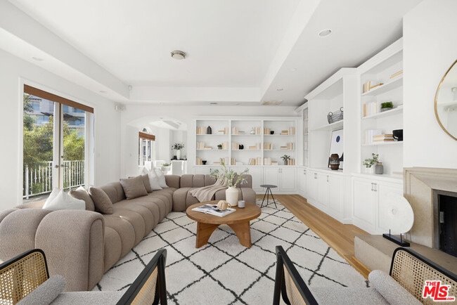 Foto del edificio - 1939 Stradella Rd