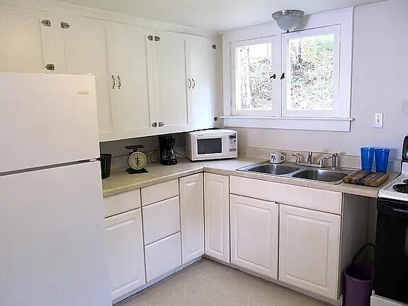 Foto del edificio - 387 Brooktondale Rd