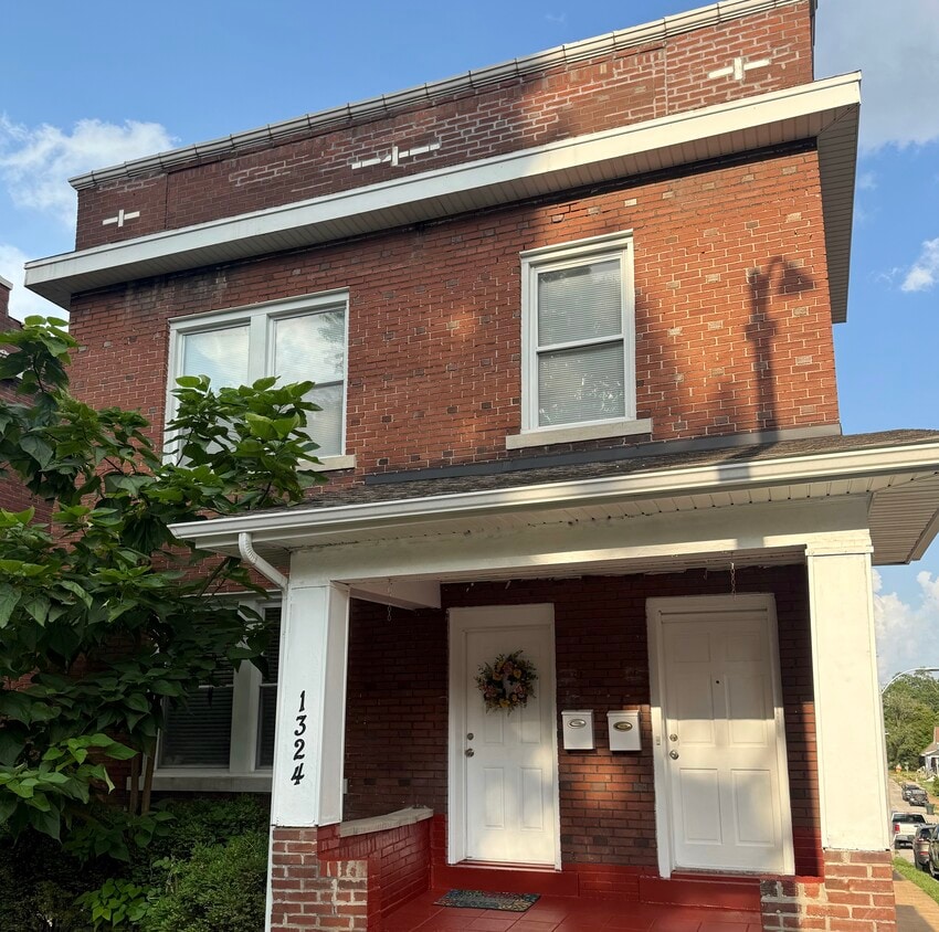 Primary Photo - 1324 McCausland Ave