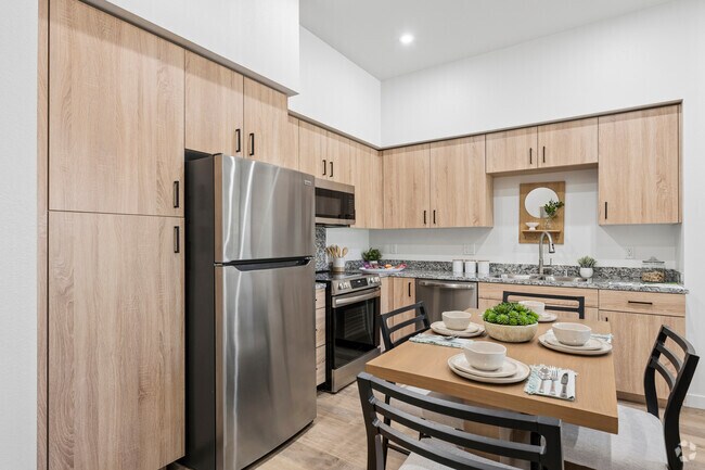 Modelo D, 2 habitaciones, 1 baño - 860 pies cuadrados - Comedor - The Grove at Woodlake