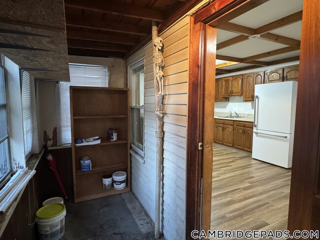 Building Photo - 114 Thorndike St