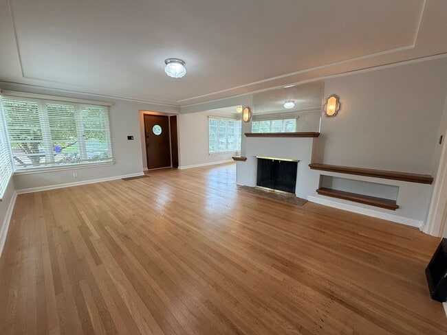 Building Photo - 2Bed/1.5 Bath Hawthorne District Bungalow