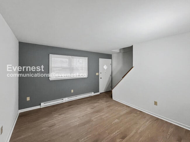 Building Photo - 12804 N Cresap St