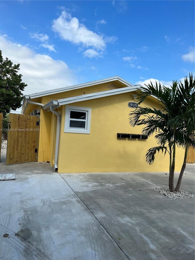 1935 Liberty St Unit 1, Hollywood, FL 33020 Room for Rent in