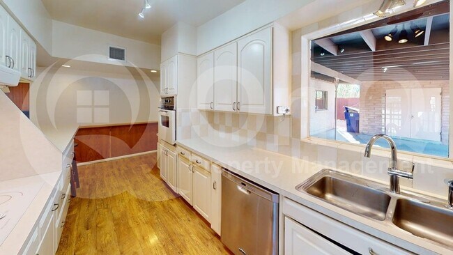 Foto del edificio - 6950 E Hawthorne St