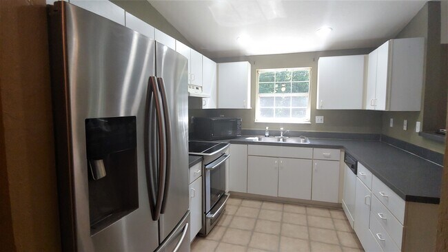 Building Photo - 3 Bedroom Ranch Style near Norris Lake!
