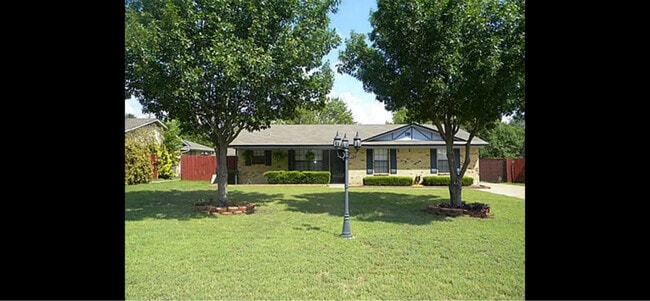 Building Photo - 208 N Meadowview Dr