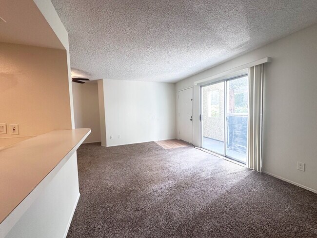 Foto del edificio - Bright and functional 2-bedroom, 2-bath Condo