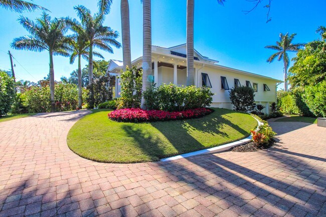 Foto del edificio - **STUNNING POOL HOME**4BEDS / 4.5BATHS**AQUALANE SHORES**FURNISHED SEASONAL RENTAL**6-SEAT GOLF C...