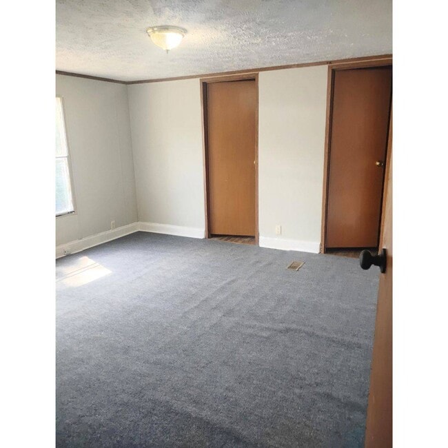 Building Photo - 2301 Parrott Dr
