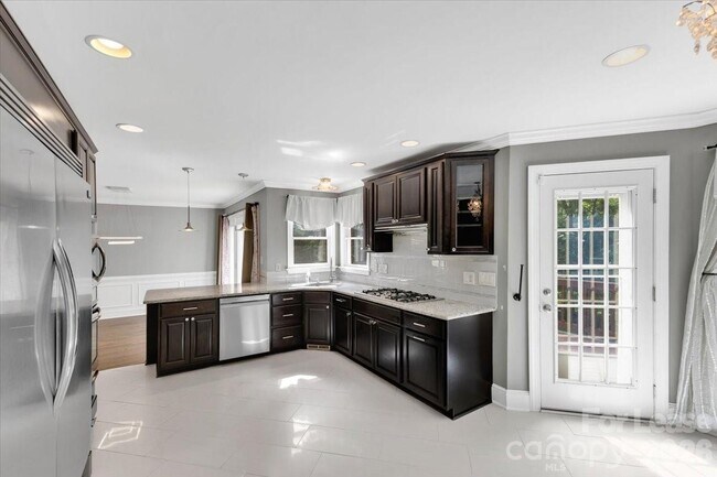 Building Photo - 3112 English Sparrow Ln