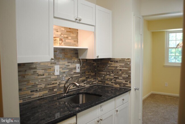 Foto del edificio - 7093 Spring Garden Dr