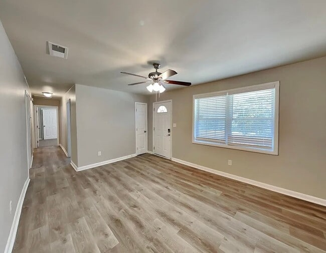 Foto del edificio - 2182 Chestnut Log Loop