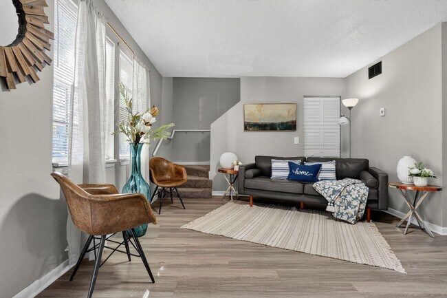 Building Photo - Oakwood Townhomes