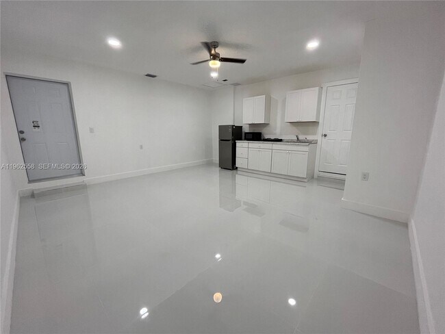Foto del edificio - 1063 SW 142nd Ave