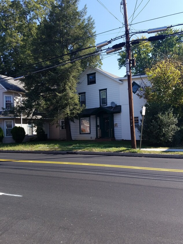 Foto principal - 227 N Main St