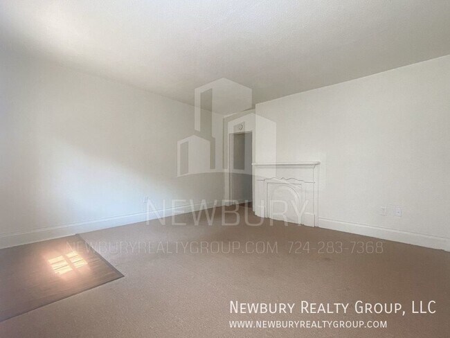 Building Photo - Charming Two-Bedroom Townhouse-Style Apart...
