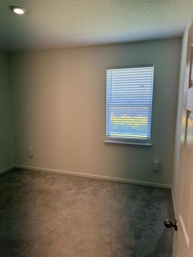 Foto del edificio - Charming 4 bedroom 3 bathroom in Yellow River Ranch