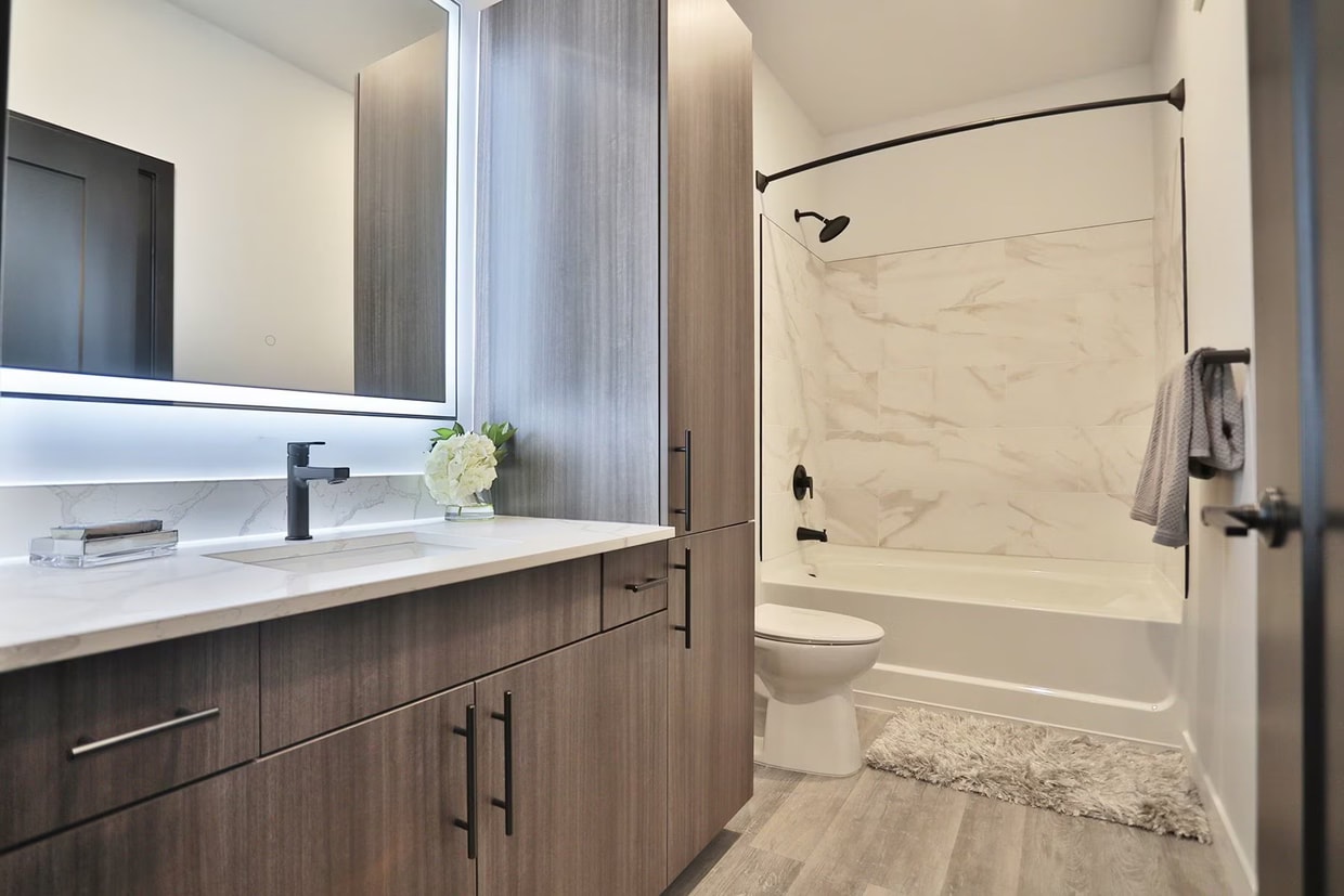 Building Photo - 160 E 95th St