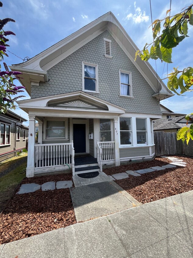 Foto principal - 807 Pine St