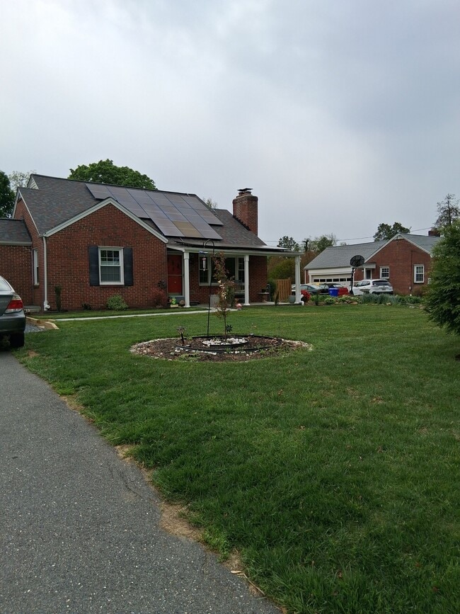 Building Photo - 7012 Warfield Rd