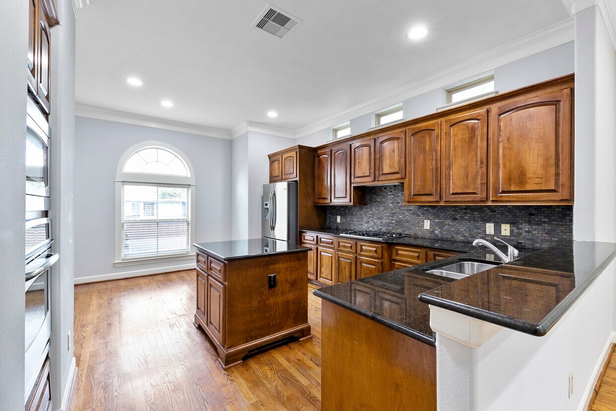 Foto principal - 3319 Bingham Manor Ln