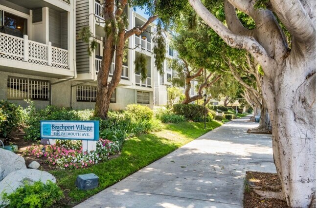 Beachport Village - Playa del Rayo, California - 8500 Falmouth Ave