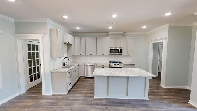 Building Photo - 13016 Clydesdale