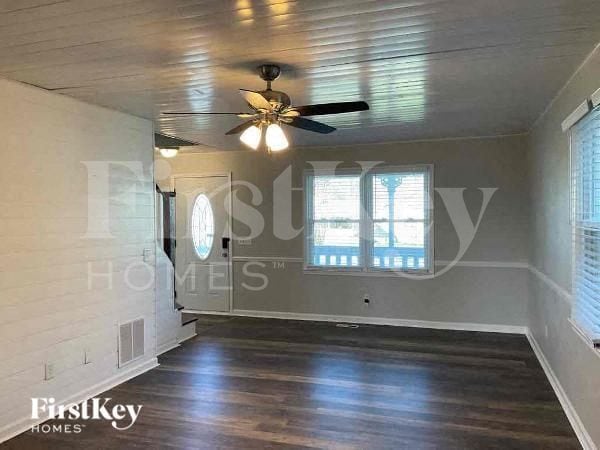 Foto del edificio - 5612 Pinewood Dr
