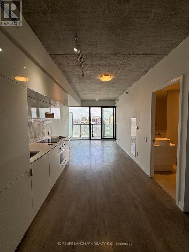 Building Photo - 185 Roehampton Ave