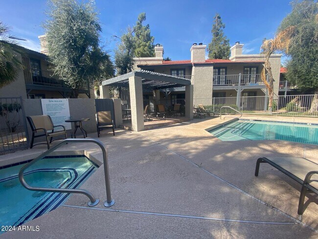 Foto del edificio - 15402 N 28th St