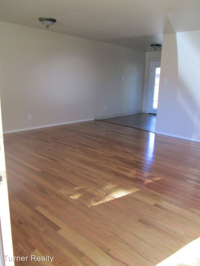 Building Photo - 3 br, 1 bath House - 120 Valentine Lane