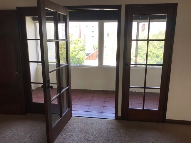 Foto del edificio - 8633 Hervey St